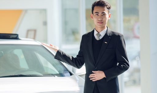 汽車營(yíng)銷與服務(wù)職業(yè)崗位實(shí)踐 汽車銷售的關(guān)鍵技能與發(fā)展路徑